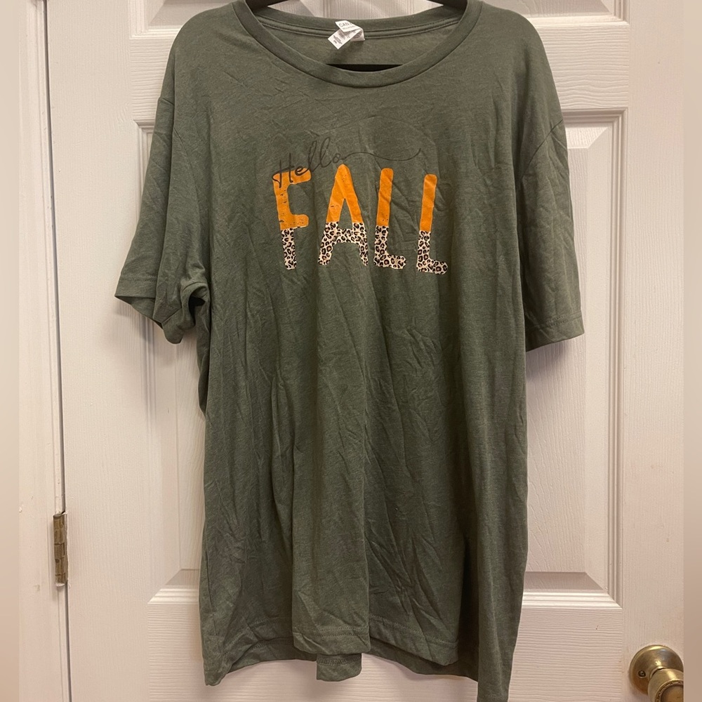 Fall tshirt size 2X Only worn once (bin 1, 39)